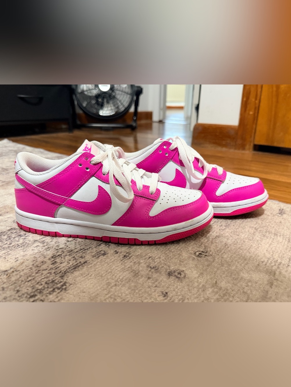 Nike Kids Low-Top Sneakers in White and Hot Pink